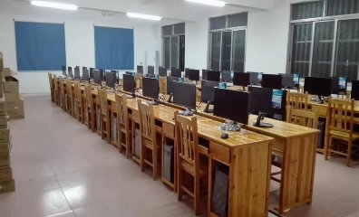 梧州服裝學(xué)校第二機房